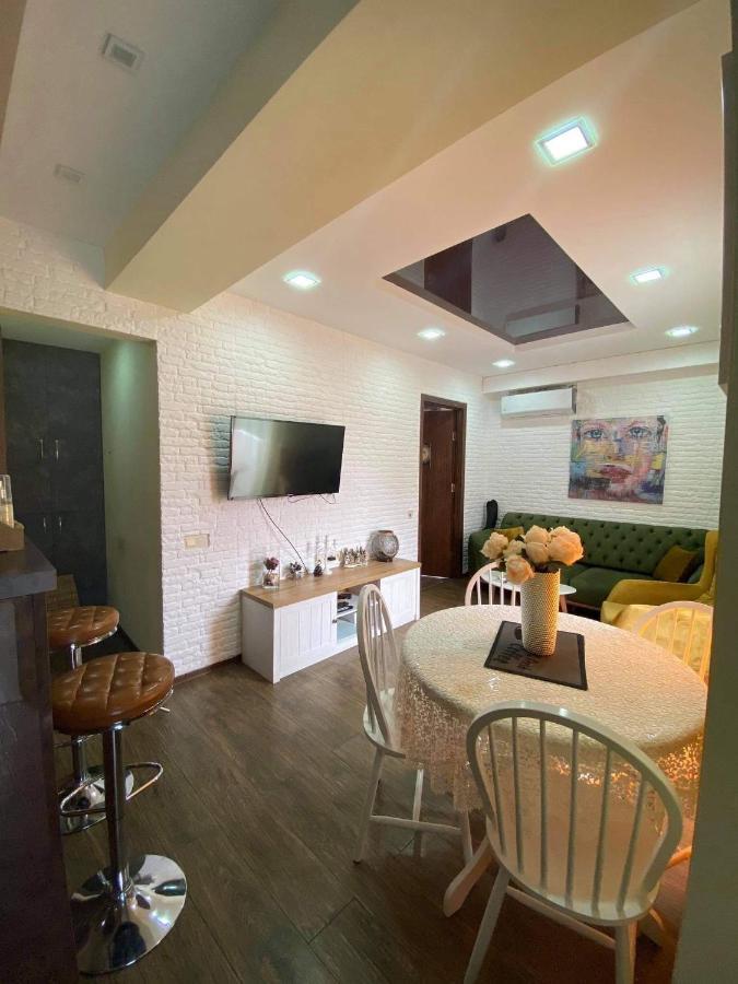 Appartamento Apartament Victoria Tbilisi Esterno foto