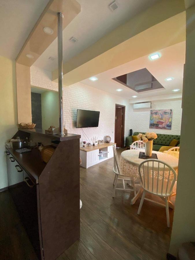 Appartamento Apartament Victoria Tbilisi Esterno foto