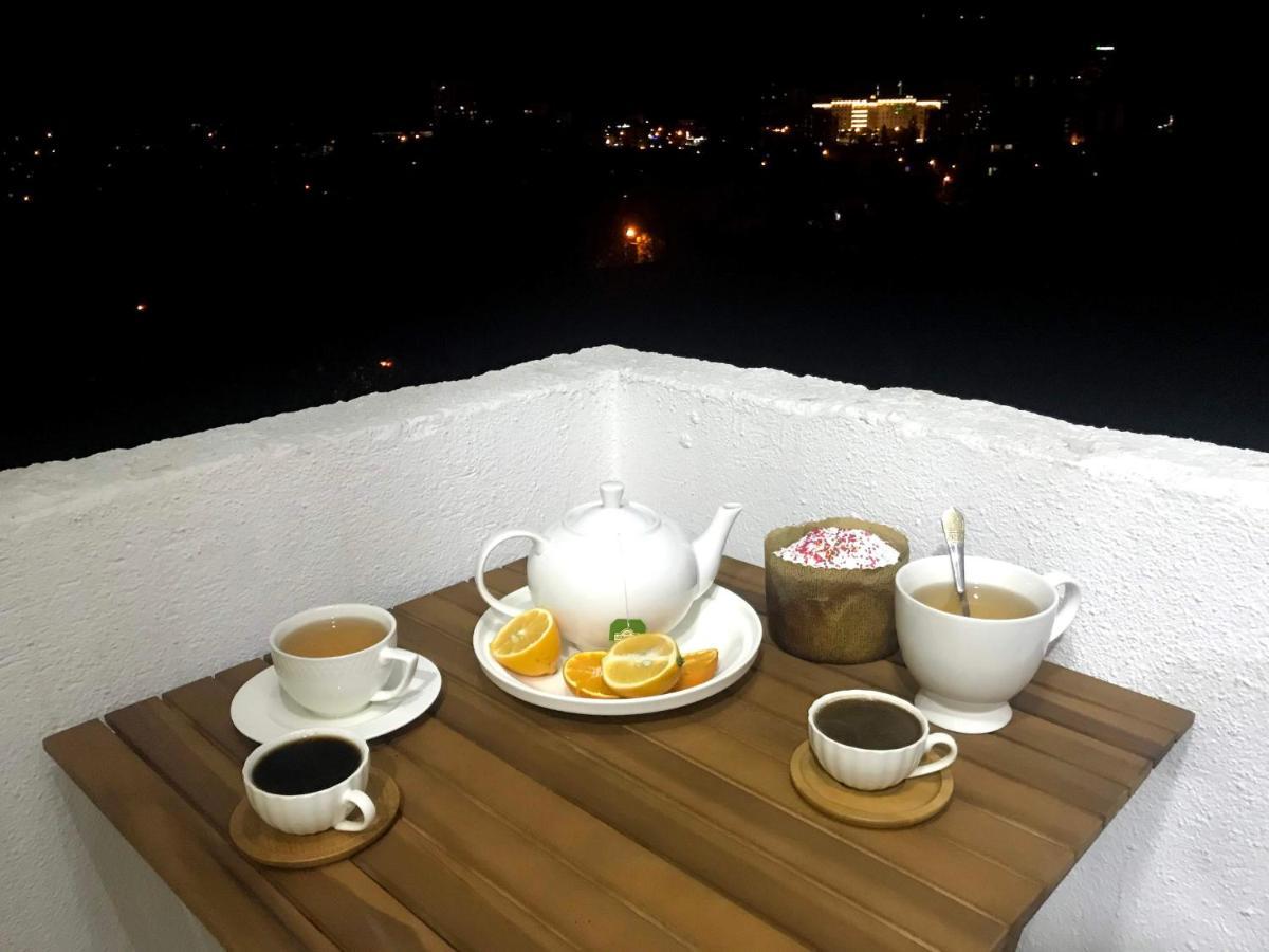 Appartamento Apartament Victoria Tbilisi Esterno foto